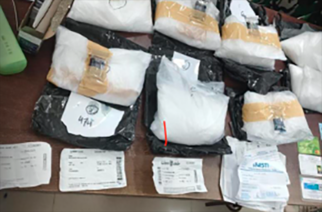 Penampakan sabu seberat lebih 4 Kg yang akan diselundupkan ke Palu via Bandara Pekanbaru/Foto: mediacenter.riau